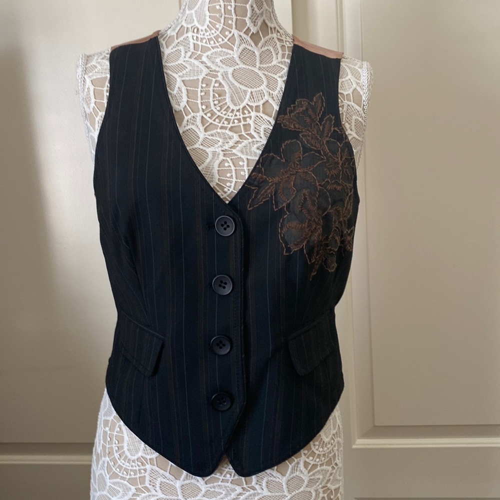 Women BeBe Vest to the Waist Brown Embroidered Size 10